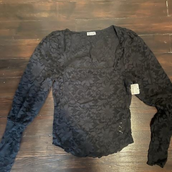 Lacy Scoop Neck - Picture 2 of 3